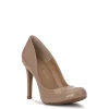 Calie Pump in Patent Chai Latte