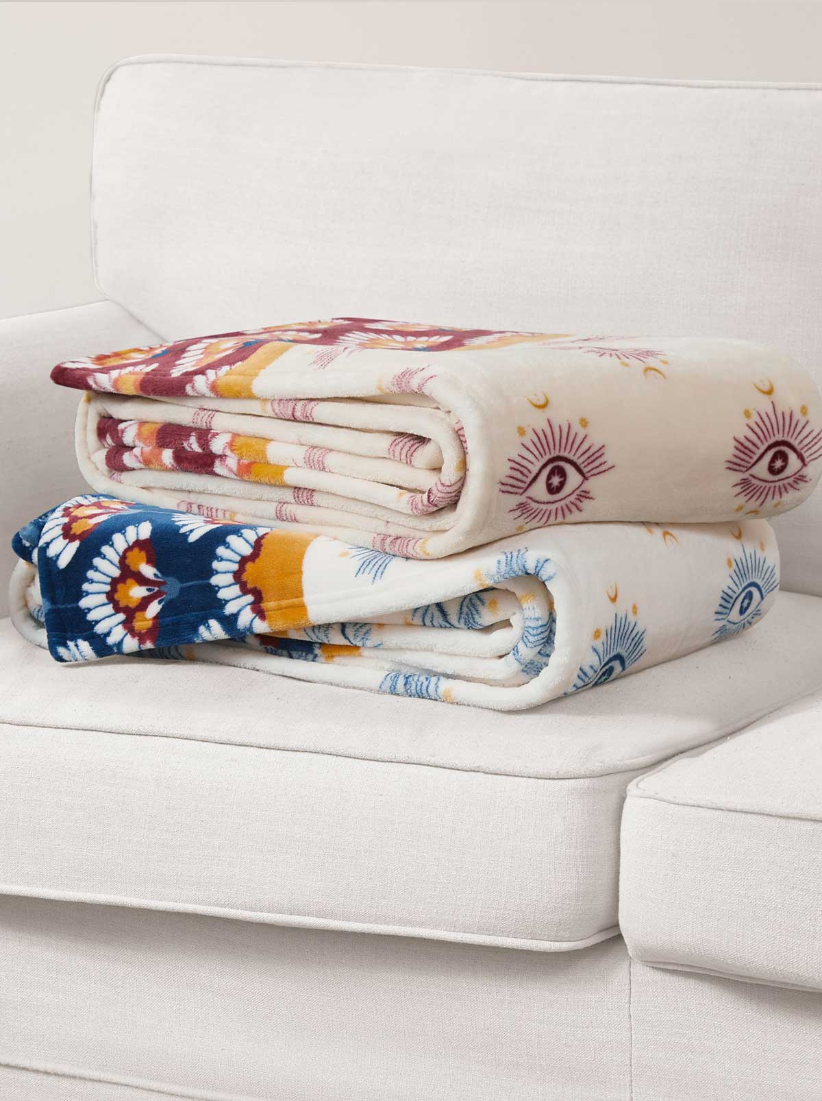 3247-celeste-plush-throw-in-burgandy-red-4.jpg Celeste Plush Throw in Burgandy Red