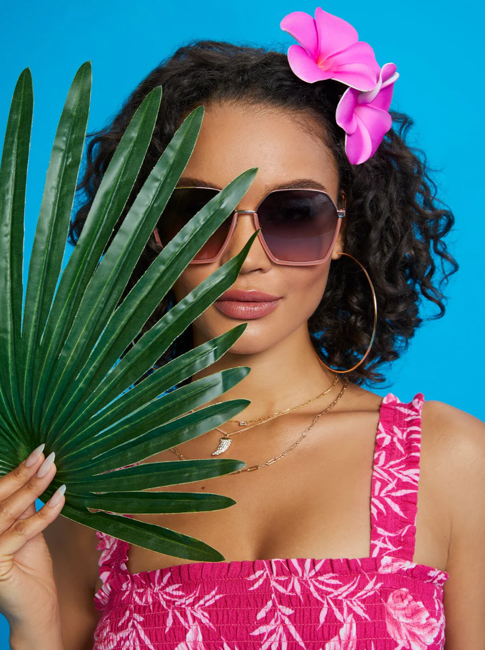 3693-geometric-metal-sunglasses-in-rose-gold-1.webp Geometric Metal Sunglasses in Rose Gold