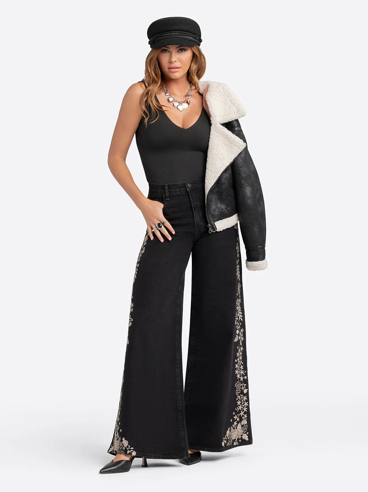 5252-jessica-simpson-2.0-joplin-super-wide-jeans-in-black-3.webp Jessica Simpson 2.0 Joplin Super Wide Jeans in Black
